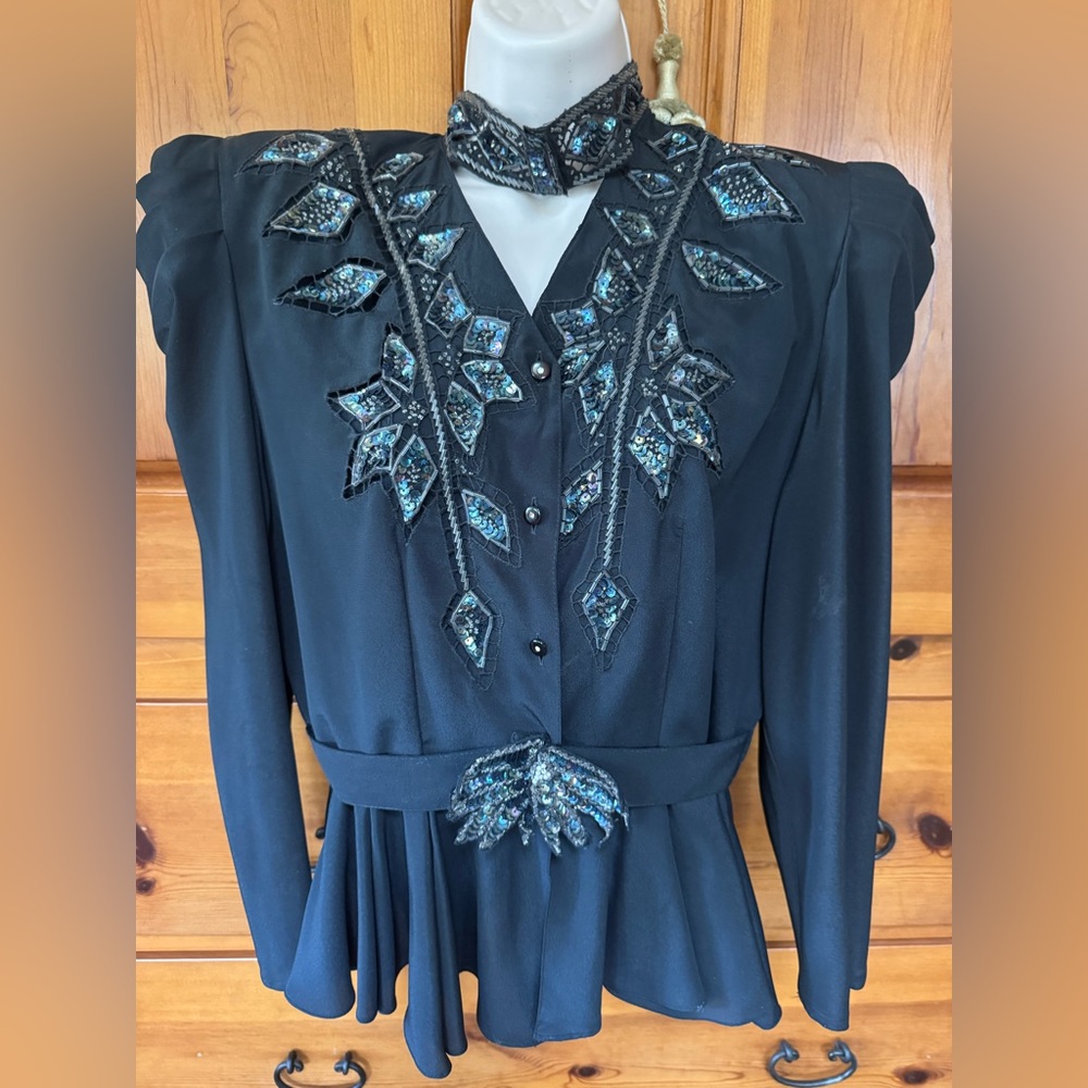 Elegant Black Blouse Top Vintage M-L by Les. Good Vintage Condition..